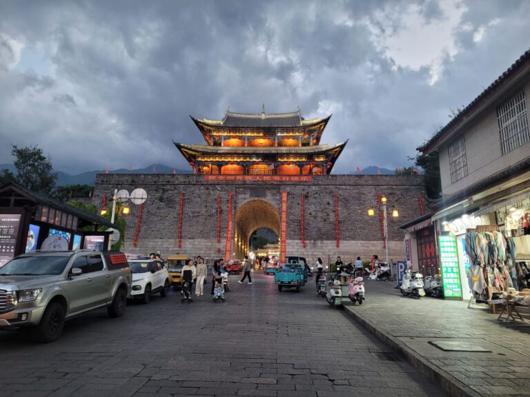 The Essential Dali Travel Guide (大理): Planning, Itineraries, Food, and Tips
